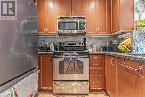 Ph2 - 4900 Glen Erin Drive, Mississauga, ON - Indoor Photo Showing Kitchen