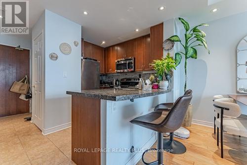 Ph2 - 4900 Glen Erin Drive, Mississauga, ON - Indoor Photo Showing Kitchen