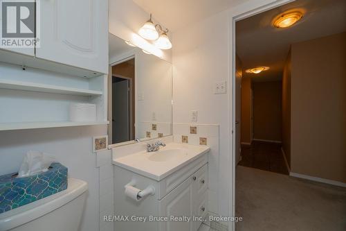 203 - 860 9Th Street E, Owen Sound, ON - Indoor Photo Showing Bathroom