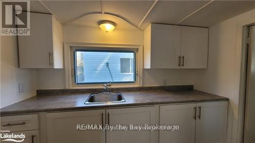 19 Glen Street, Wasaga Beach, ON - Indoor Photo Showing Kitchen