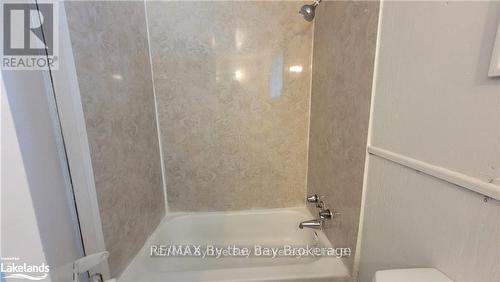 19 Glen Street, Wasaga Beach, ON - Indoor Photo Showing Bathroom