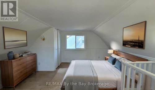 19 Glen Street, Wasaga Beach, ON - Indoor Photo Showing Bedroom