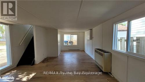 19 Glen Street, Wasaga Beach, ON - Indoor Photo Showing Other Room