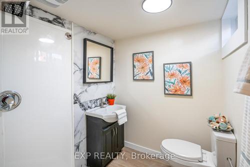 5782 Byng Avenue, Niagara Falls, ON - Indoor Photo Showing Bathroom