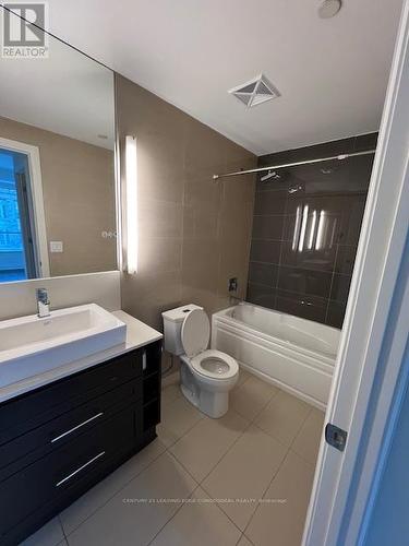 214 - 21 Clairtrell Road, Toronto, ON - Indoor Photo Showing Bathroom