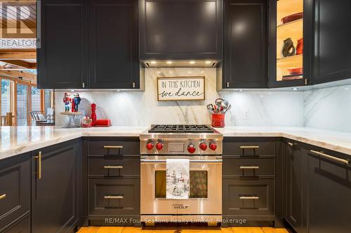 140 Alexandra Way, Blue Mountains (Blue Mountain Resort Area), ON - Indoor Photo Showing Kitchen With Upgraded Kitchen