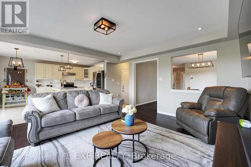 27 Beattie Crescent, Cambridge, ON - Indoor Photo Showing Living Room