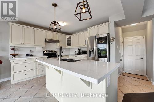 27 Beattie Crescent, Cambridge, ON - Indoor Photo Showing Kitchen With Double Sink