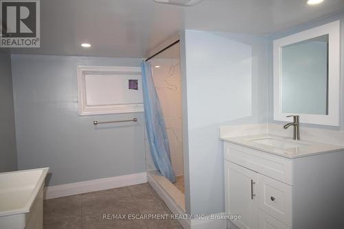 701 Wilson Street, Hamilton, ON - Indoor Photo Showing Bathroom