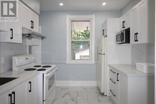 701 Wilson Street, Hamilton, ON - Indoor Photo Showing Kitchen