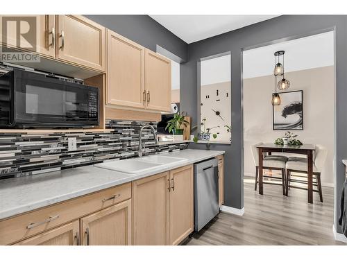 Kitchen - 255 Aurora Crescent Unit# 304, Kelowna, BC - Indoor Photo Showing Kitchen