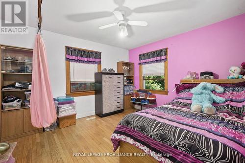 560 Carnegie Avenue, Smith-Ennismore-Lakefield, ON - Indoor Photo Showing Bedroom