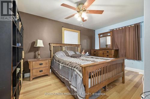 560 Carnegie Avenue, Smith-Ennismore-Lakefield, ON - Indoor Photo Showing Bedroom