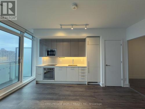 2413 - 403 Church Street, Toronto, ON - Indoor Photo Showing Kitchen