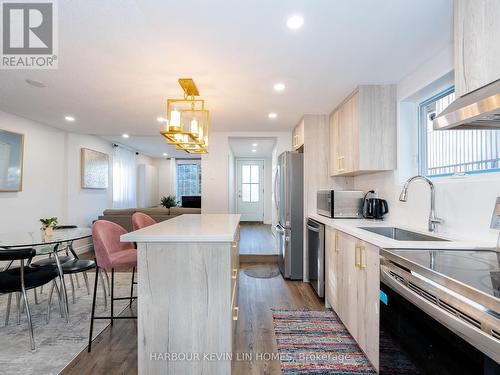 123 Wildwood Avenue, Richmond Hill, ON - Indoor Photo Showing Kitchen With Stainless Steel Kitchen