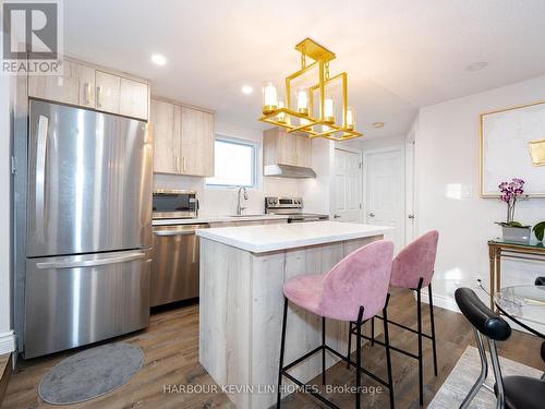 123 Wildwood Avenue, Richmond Hill, ON - Indoor Photo Showing Kitchen With Stainless Steel Kitchen