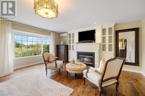 15 Logan Court, Whitchurch-Stouffville, ON - Indoor Photo Showing Living Room With Fireplace