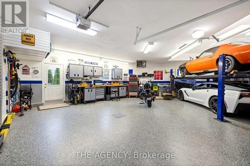 15 Logan Court, Whitchurch-Stouffville, ON - Indoor Photo Showing Garage