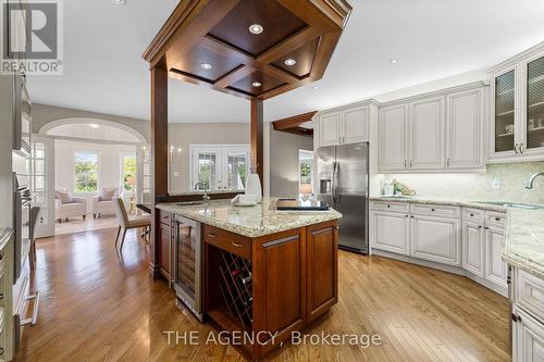 15 Logan Court, Whitchurch-Stouffville, ON - Indoor Photo Showing Kitchen With Upgraded Kitchen