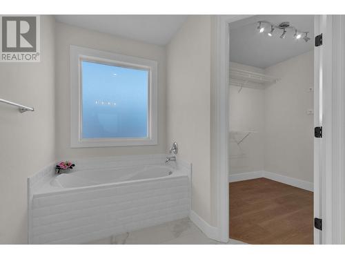 6807 Westmount Drive, Prince George, BC - Indoor Photo Showing Bathroom