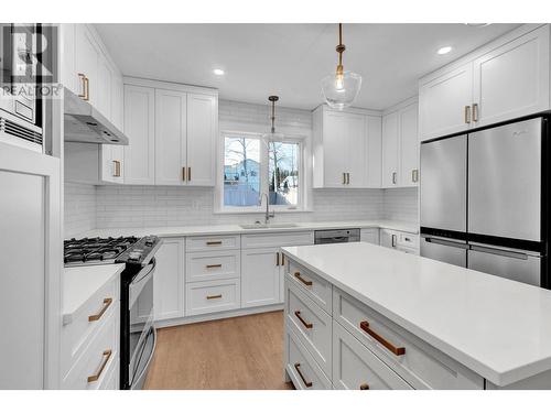 6807 Westmount Drive, Prince George, BC - Indoor Photo Showing Kitchen With Upgraded Kitchen