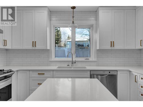 6807 Westmount Drive, Prince George, BC - Indoor Photo Showing Kitchen With Upgraded Kitchen