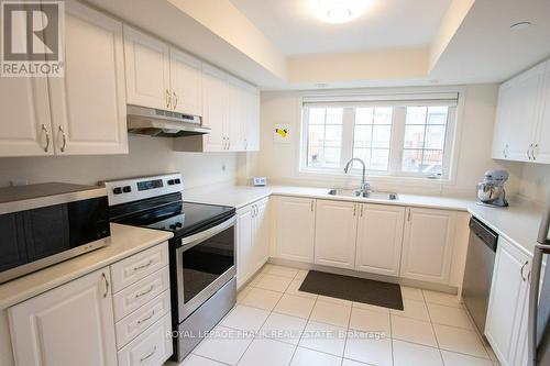 74 - 2751 Deputy Minister Path, Oshawa (Windfields), ON - Indoor Photo Showing Kitchen With Stainless Steel Kitchen With Double Sink