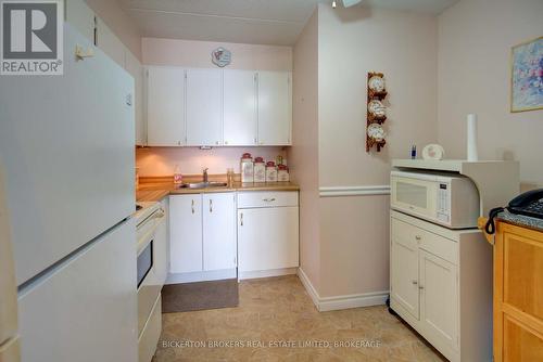 404 - 610 William Street S, Gananoque, ON - Indoor Photo Showing Kitchen