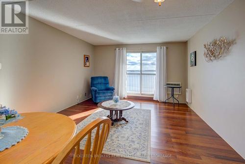 404 - 610 William Street S, Gananoque, ON - Indoor Photo Showing Living Room