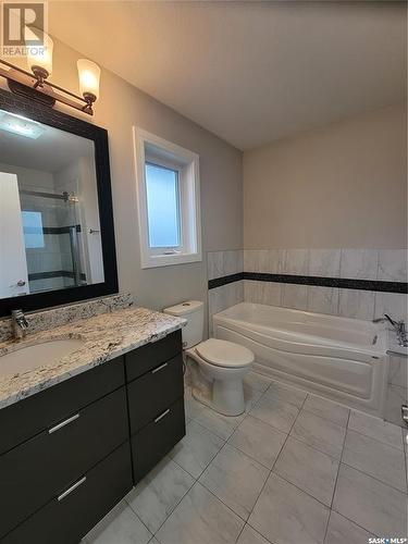 1062 Kloppenburg Bend, Saskatoon, SK - Indoor Photo Showing Bathroom