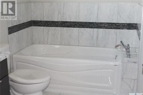 1062 Kloppenburg Bend, Saskatoon, SK - Indoor Photo Showing Bathroom