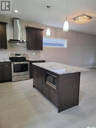 1062 Kloppenburg Bend, Saskatoon, SK - Indoor Photo Showing Kitchen With Upgraded Kitchen