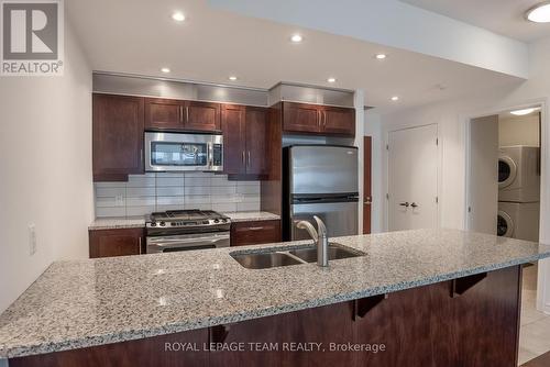 609 - 575 Byron Avenue, Ottawa, ON - Indoor Photo Showing Kitchen With Stainless Steel Kitchen With Double Sink With Upgraded Kitchen