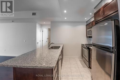 609 - 575 Byron Avenue, Ottawa, ON - Indoor Photo Showing Kitchen With Stainless Steel Kitchen With Double Sink