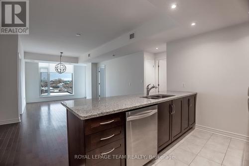 609 - 575 Byron Avenue, Ottawa, ON - Indoor Photo Showing Kitchen With Double Sink