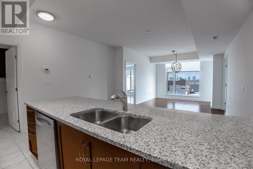 609 - 575 Byron Avenue, Ottawa, ON - Indoor Photo Showing Kitchen With Double Sink