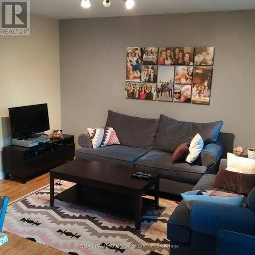 324 Currell Avenue, Ottawa, ON - Indoor Photo Showing Living Room