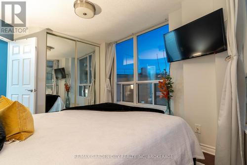 202 - 897 Sheppard Avenue W, Toronto (Clanton Park), ON - Indoor Photo Showing Bedroom