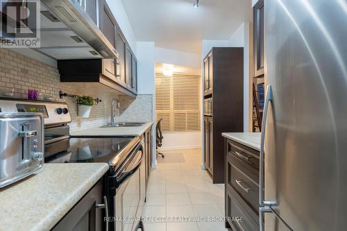 202 - 897 Sheppard Avenue W, Toronto (Clanton Park), ON - Indoor Photo Showing Kitchen With Double Sink With Upgraded Kitchen