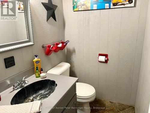 258 8Th Street, Hanover, ON - Indoor Photo Showing Bathroom