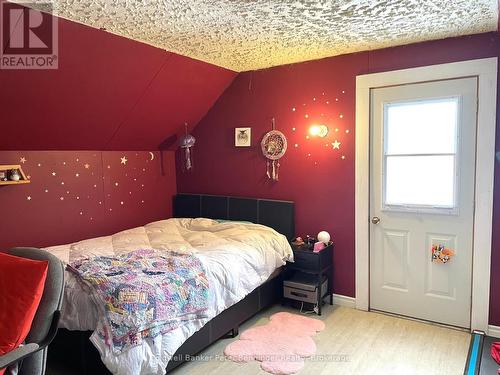 258 8Th Street, Hanover, ON - Indoor Photo Showing Bedroom