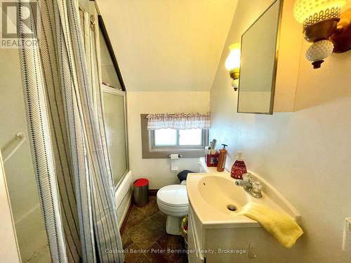 258 8Th Street, Hanover, ON - Indoor Photo Showing Bathroom