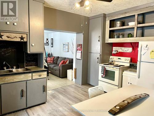 258 8Th Street, Hanover, ON - Indoor Photo Showing Kitchen