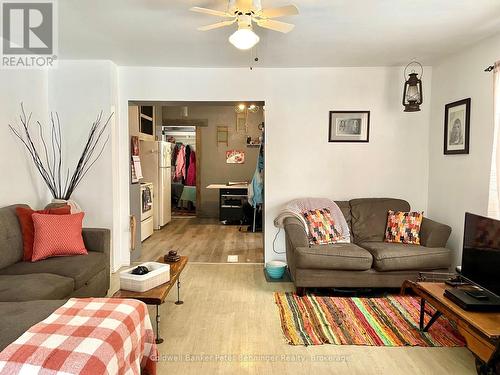 258 8Th Street, Hanover, ON - Indoor Photo Showing Living Room