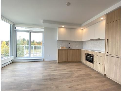 602 13685 102 Avenue, Surrey, BC - Indoor Photo Showing Kitchen