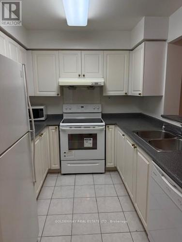 401 - 39 Pemberton Avenue, Toronto, ON - Indoor Photo Showing Kitchen