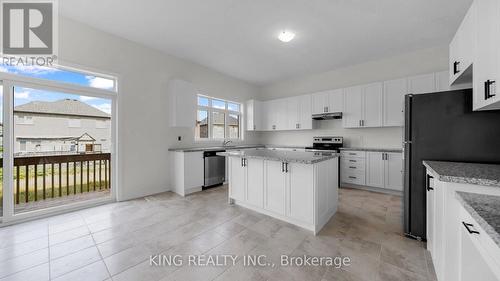 1629 Corsal Court, Innisfil, ON - Indoor Photo Showing Kitchen With Upgraded Kitchen