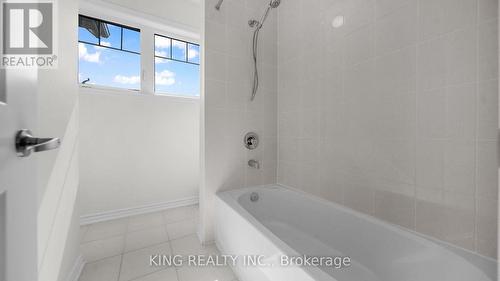 1629 Corsal Court, Innisfil, ON - Indoor Photo Showing Bathroom