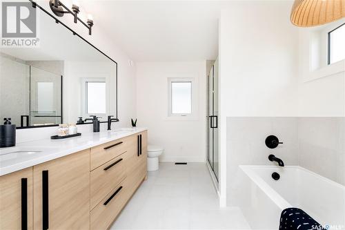 146 Katz Avenue, Saskatoon, SK - Indoor Photo Showing Bathroom