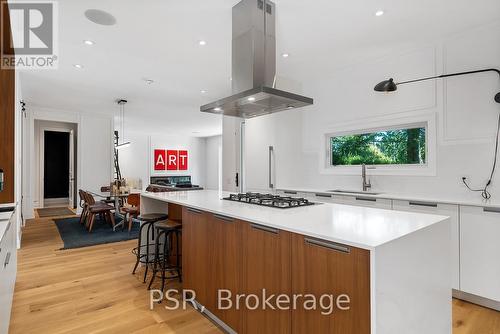 892 Johnathan Drive, Mississauga, ON - Indoor Photo Showing Kitchen With Upgraded Kitchen